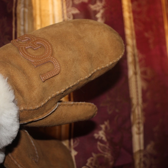 Last one ! brand new with tags ugg gloves - Picture 5 of 5